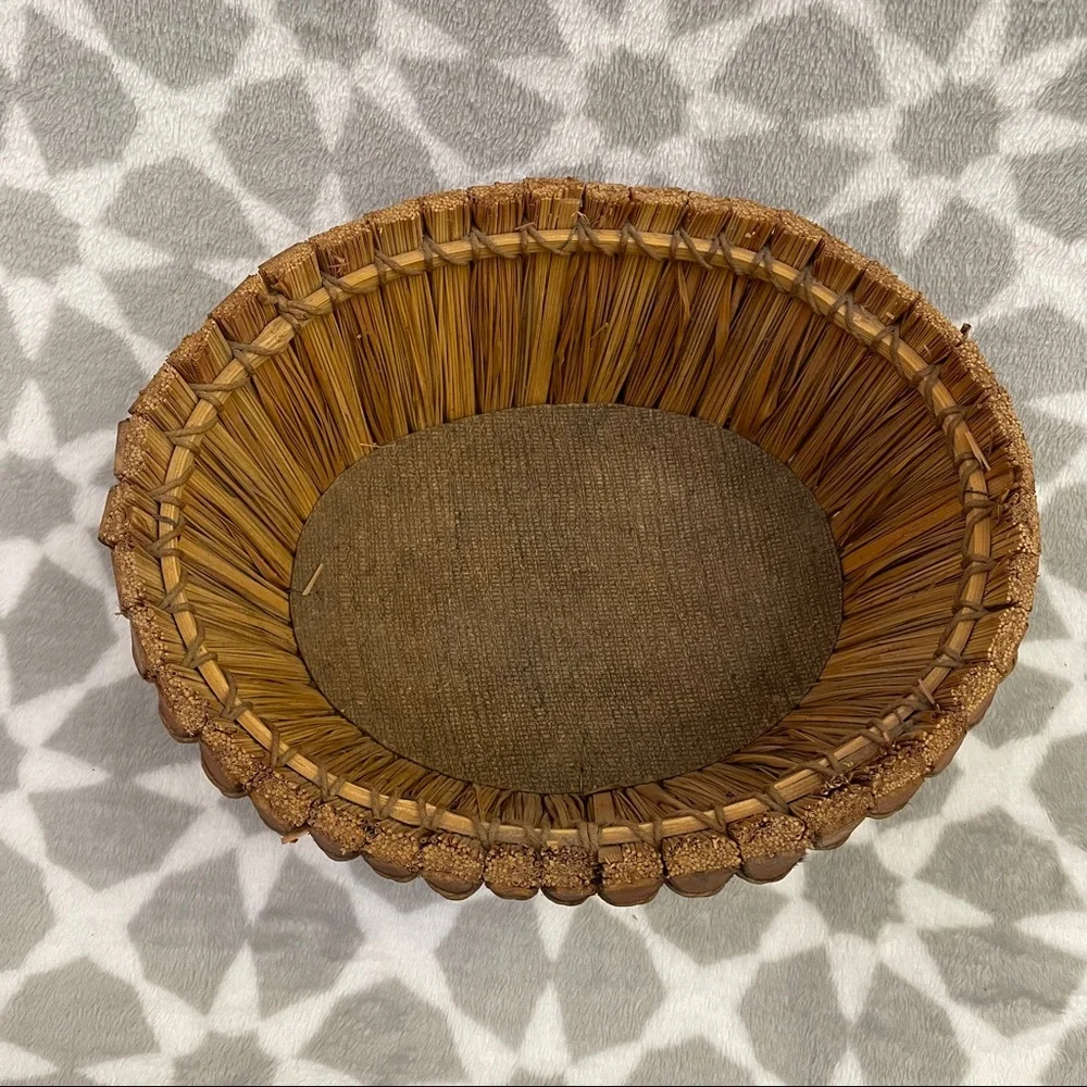 🌸 5 for $25 // Vintage oval straw seagrass wicker basket